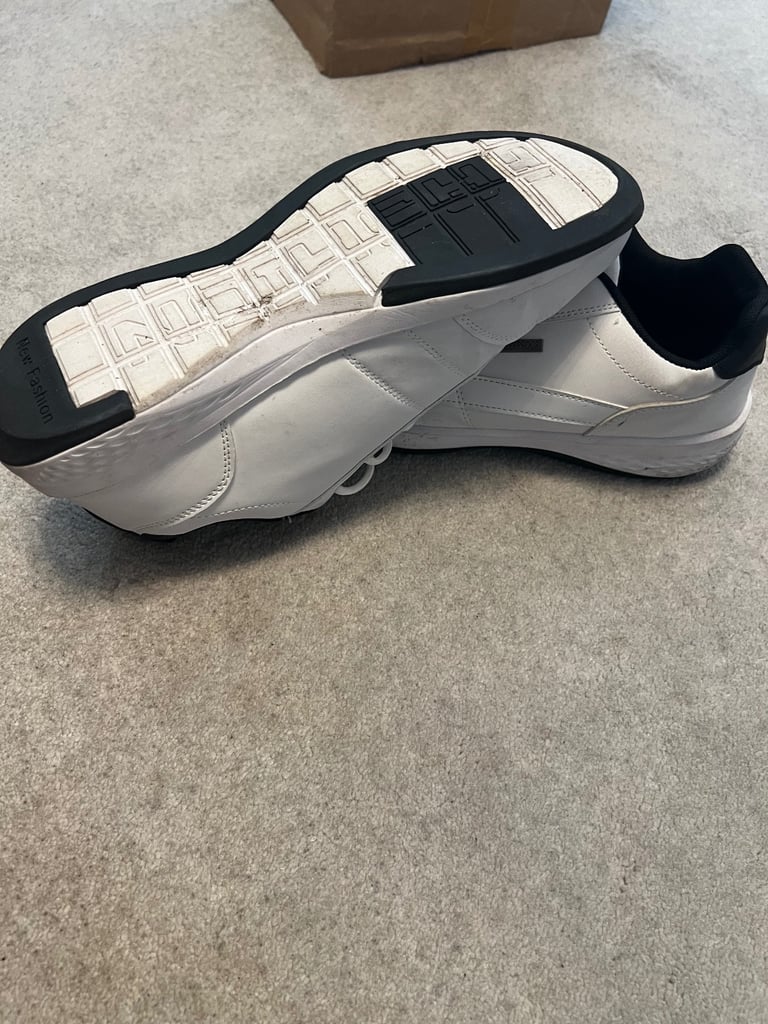 Men’s trainers size 9