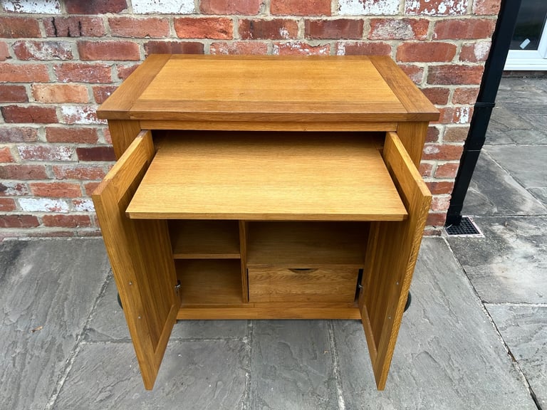 Rustic Solid Oak Computer Desk - Excellent Condition 