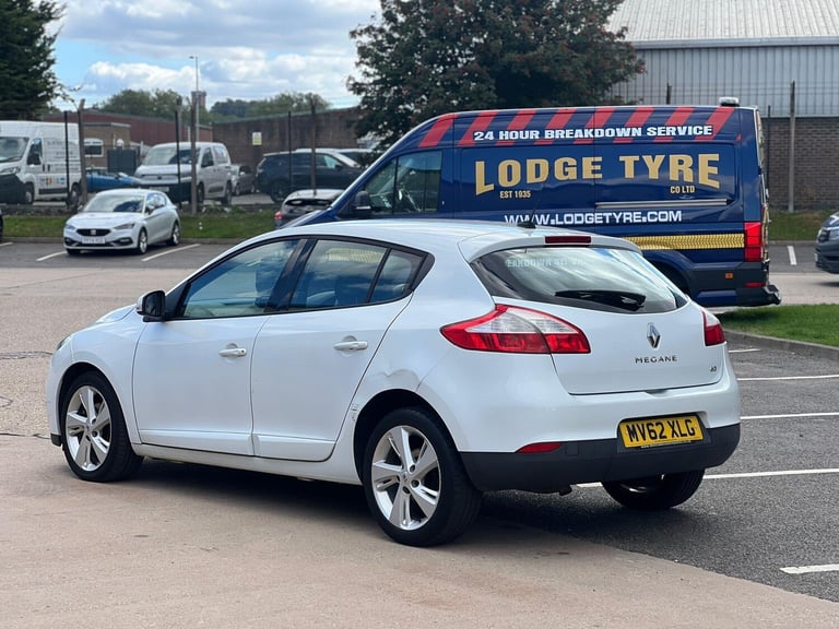 Renault Megane 1.5 dCi Dynamique TomTom Euro 5 (s/s) 5dr Diesel Manual - Image 8