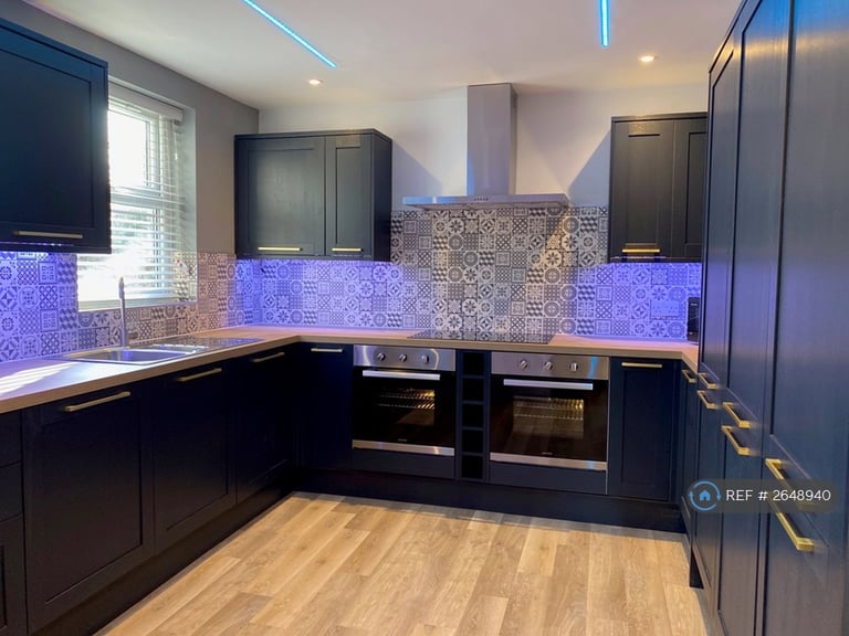 6 bedroom house in Halkyn Avenue, Liverpool, L17 (6 bed) (#2648940)
