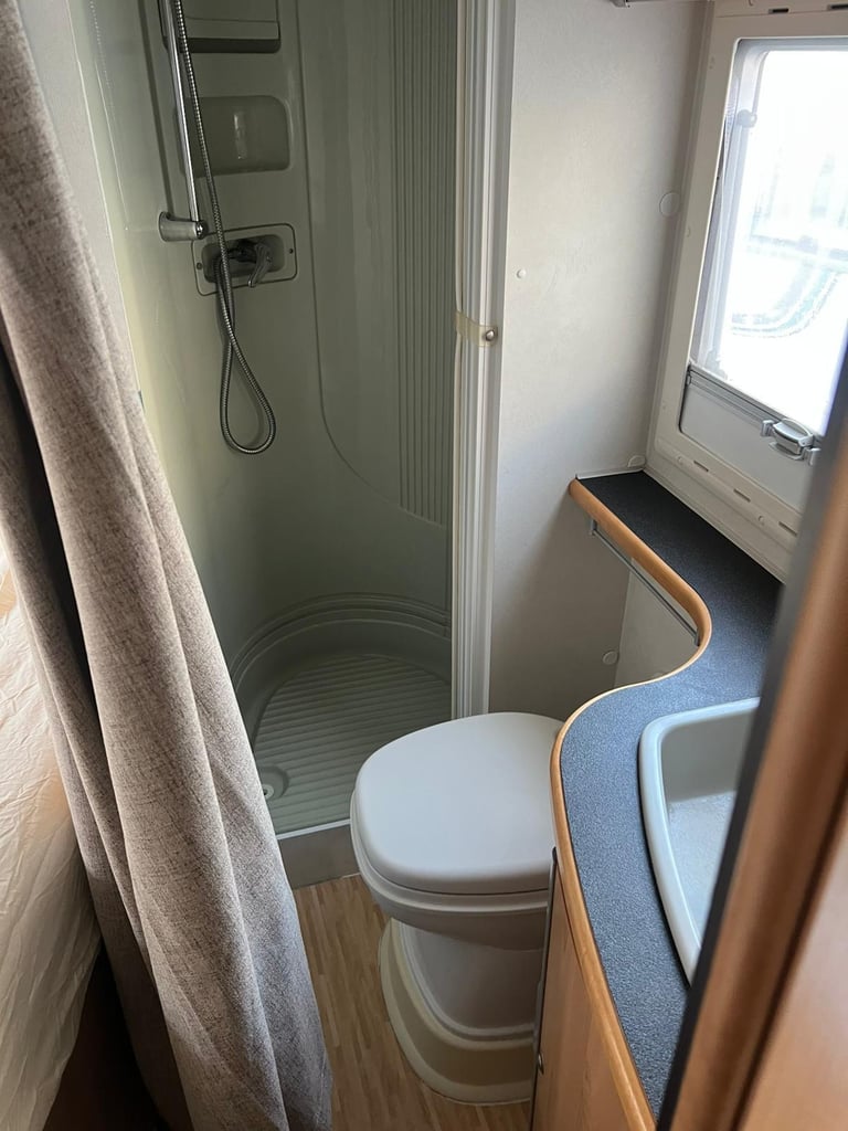 2006 - Mobilvetta Kimu 122 - 3ltr - 64,000k miles - 4 berth / 4 belts 