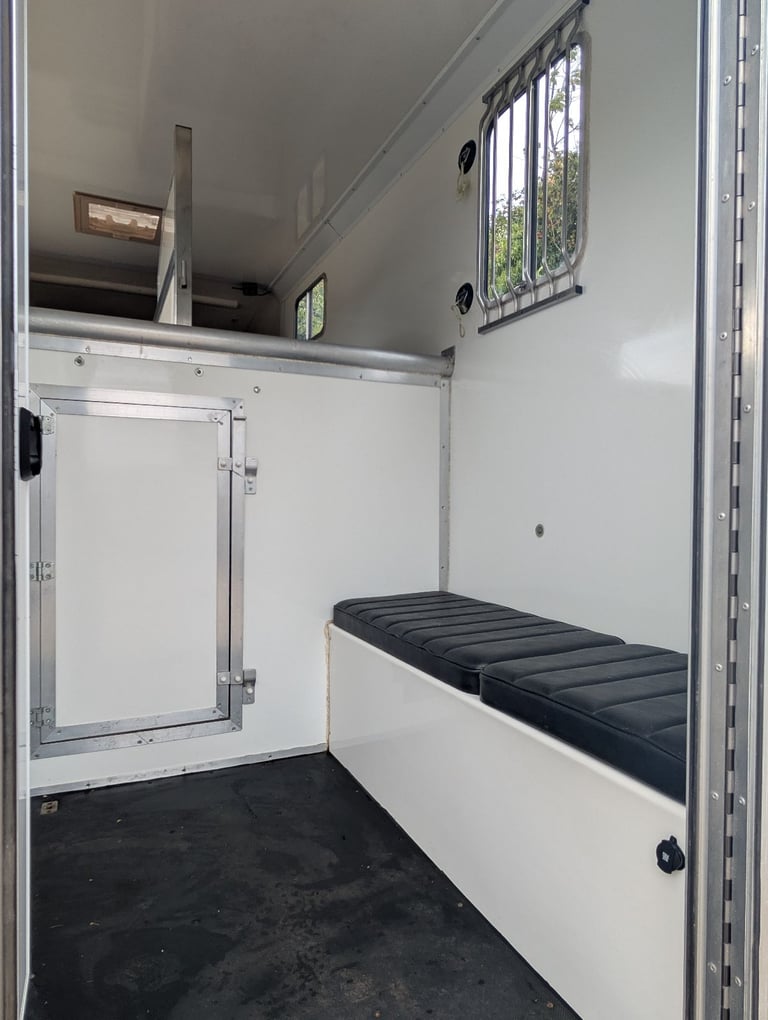 Marlborough Hunter Horsebox VAUXHALL MOVANO 3.5T Horsebox
