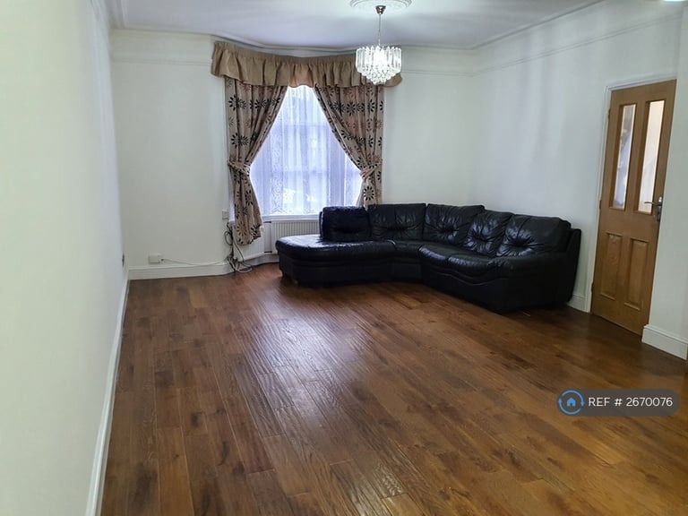 3 bedroom house in Goodall Road, London, E11 (3 bed) (#2670076)