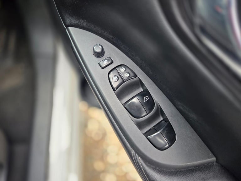 2016 Nissan Pulsar 1.2 DIG-T Tekna Euro 6 (s/s) 5dr HATCHBACK Petrol Manual