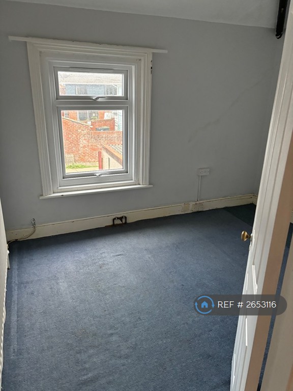 3 bedroom flat in High Street, Lee On Solent, PO13 (3 bed) (#2653116)