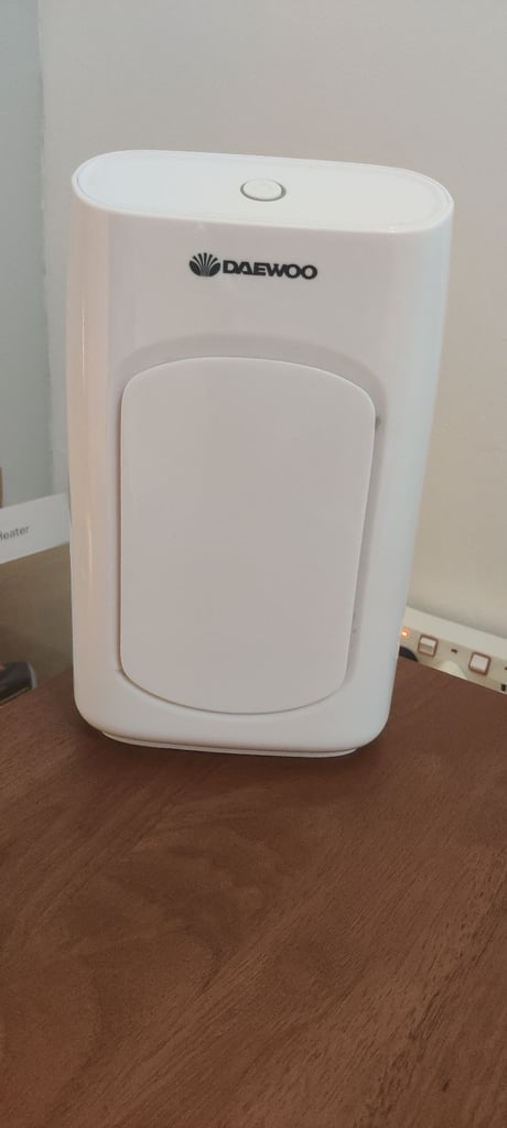 Daewoo 700ml dehumidifier 