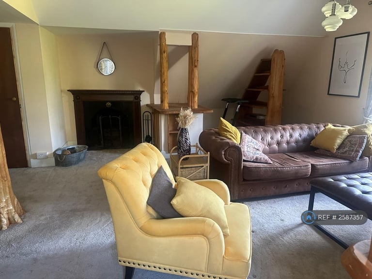 2 bedroom flat in Stangrave Hall, Godstone, RH9 (2 bed) (#2587357)