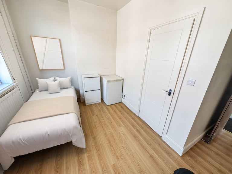 Shared House - DSS Only - All Ensuites. 5 mins to the high street