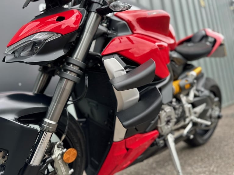 2022/71 Ducati Street Fighter V2 Motorcycle 