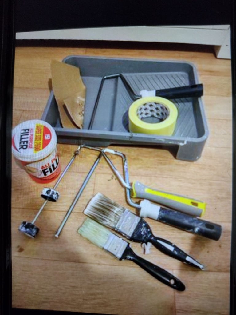 image for 9 Decorating Items, in very little used condition, just £8 for all.