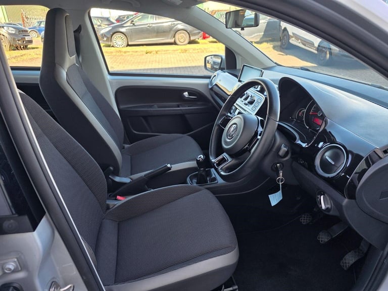 VOLKSWAGEN UP 1.0 High up! 2015