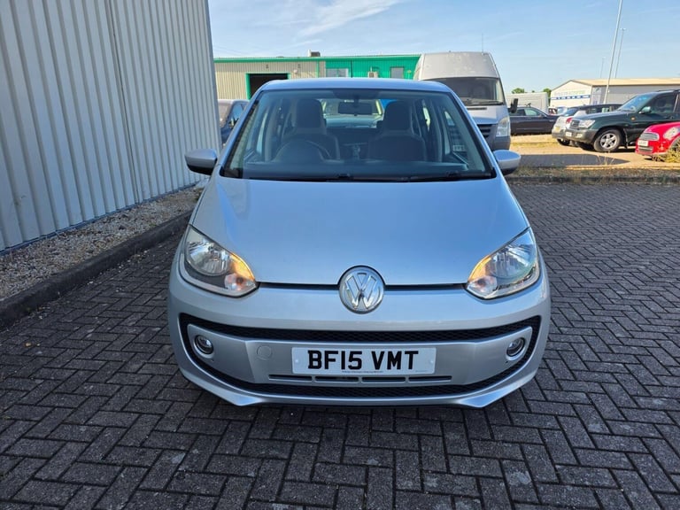 VOLKSWAGEN UP 1.0 High up! 2015