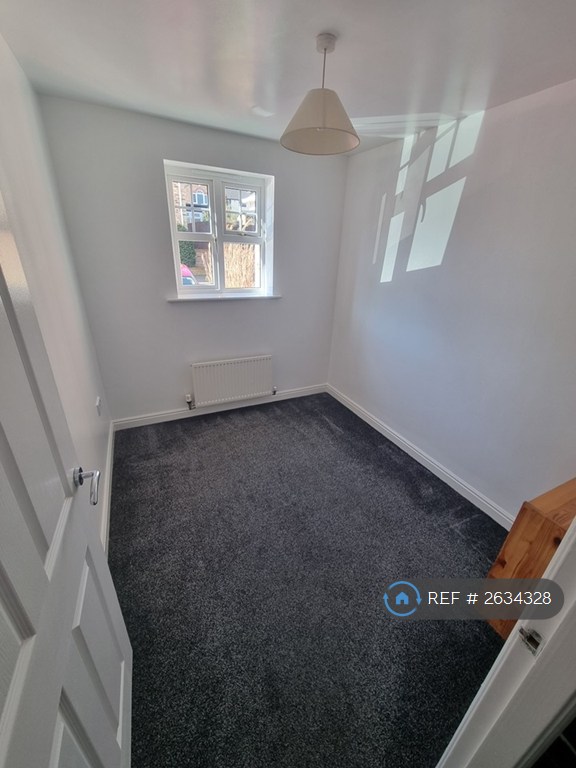 2 bedroom flat in Sycamore Chase, Pudsey, LS28 (2 bed) (#2634328)