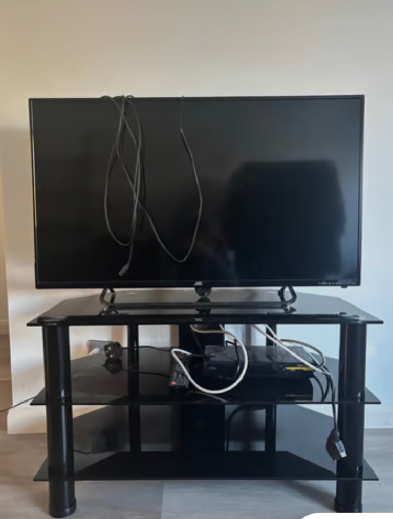 JVC TV 40” model LT-40C550 & stand