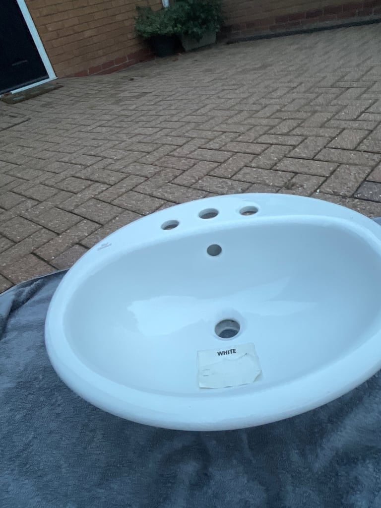 Oval countertop basin 