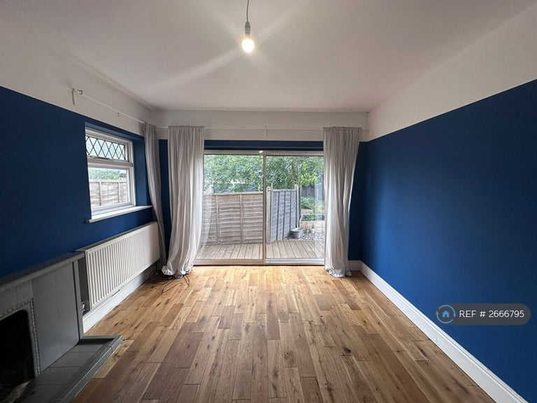 3 bedroom house in Squirrels Heath Road, Romford, RM3 (3 bed) (#2666795)