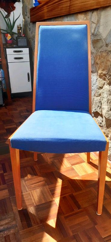 Used high quality dining chairs (4+2)