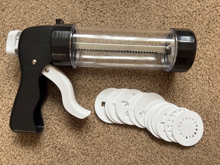 Cake decorating equipment 