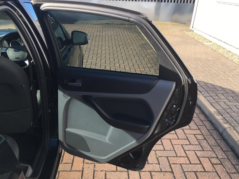 2010 Ford Focus 1.6 Titanium 5dr HATCHBACK Petrol Automatic