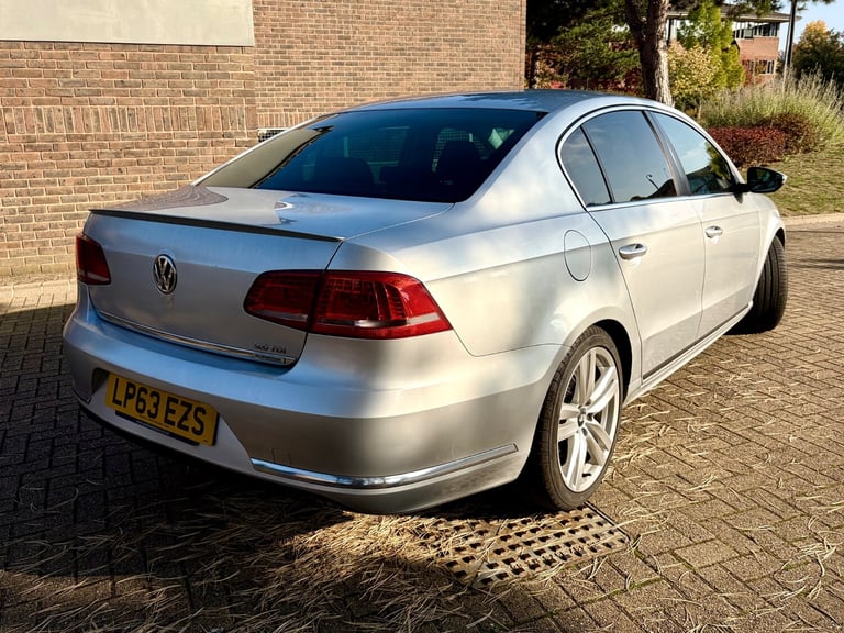 2014 Volkswagen Passat 2.0 TDI Bluemotion Tech R-Line 4dr DSG SALOON Diesel Automatic