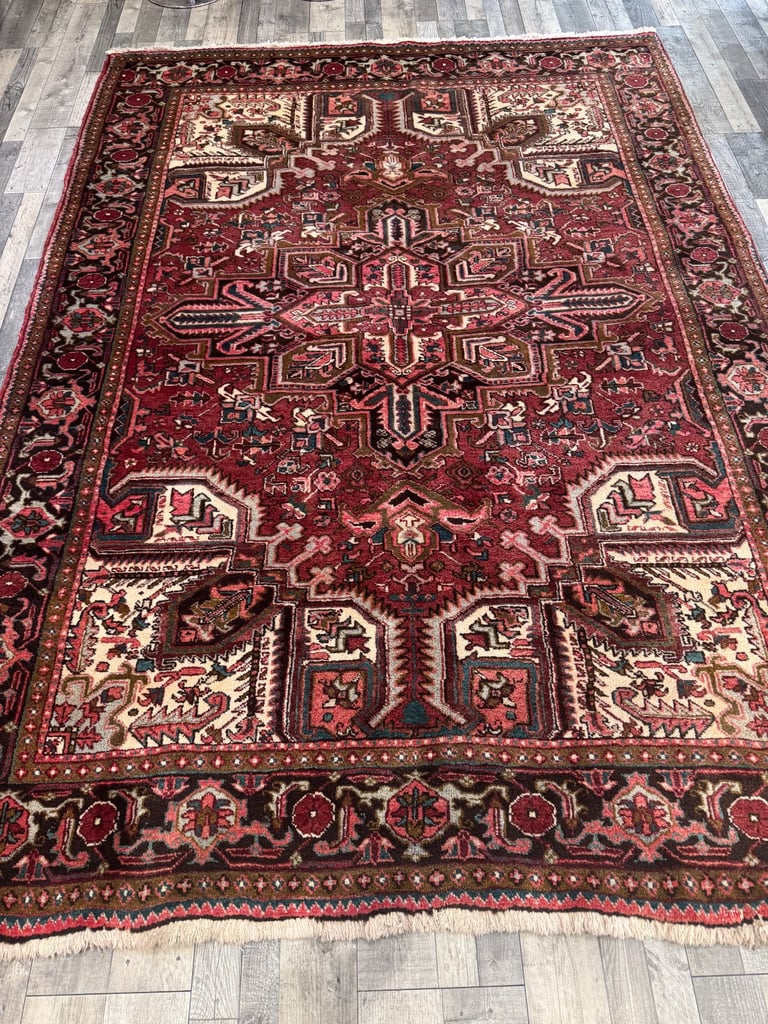 Antique handmade Persian heriz rug 300x210