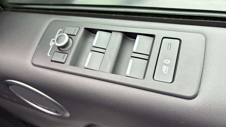 2020 Land Rover Discovery 3.0 SD6 HSE Luxury 5dr Auto SUV Diesel Automatic