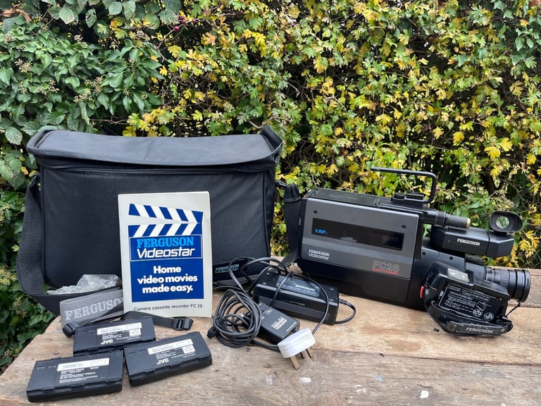Ferguson Videostar FC28 Camcorder VHS L With Case 3 batteries & charger 