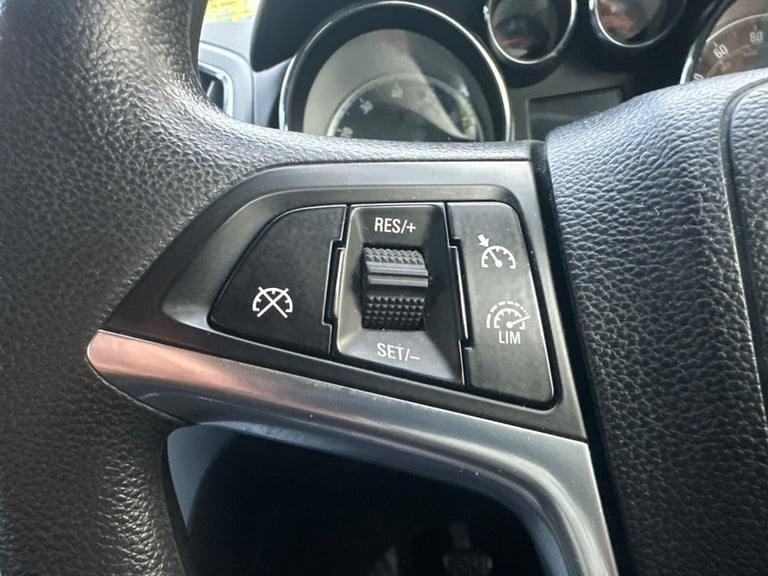 2015 Vauxhall Zafira 1.4T Tech Line 5dr MPV PETROL Manual