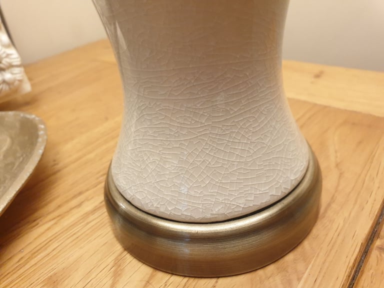 Cream crackle glazed lamp