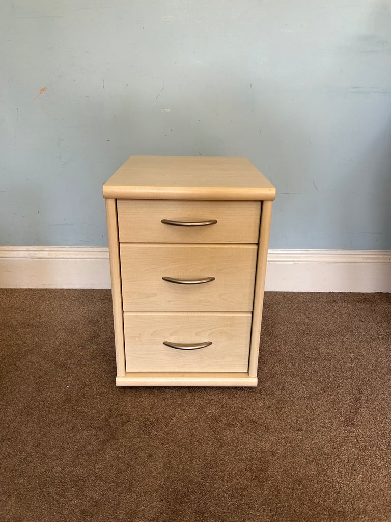 1 Cream Bedside with 3 Drawers H20in/51cm W13.5in/34cm D17in/43cm Good condition  C624