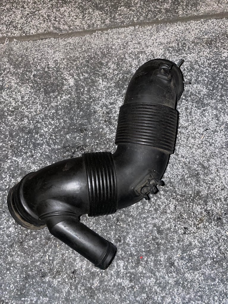 VW AUDI SEAT SKODA TURBO INTAKE AIR PIPE | 3C0129654M |