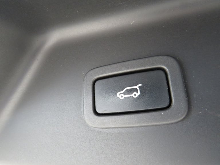 2019 Land Rover Range Rover 3.0 SD V6 Vogue SE SUV 5dr Diesel Auto 4WD Euro 6 (s/s) (275 ps) ESTA...