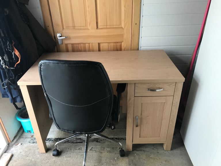 Home office / computer desk with chair 