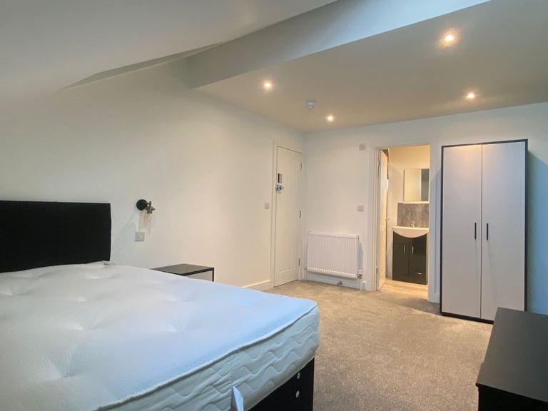 TOP QUALITY DOUBLE EN SUITE ROOM TO LET 