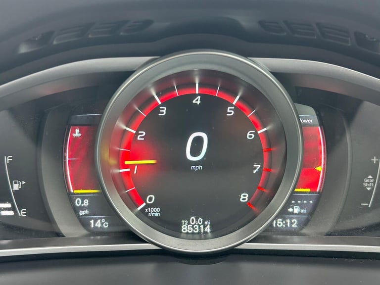 2015 Volvo V40 2.0 T2 R-Design Euro 6 (s/s) 5dr HATCHBACK Petrol Manual