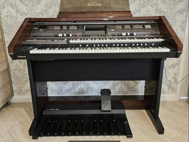 Roland Atelier AT900C Portable Electronic Organ