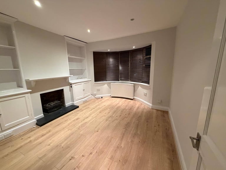 Modern brand new 3 Double Bedroom House In Chessington