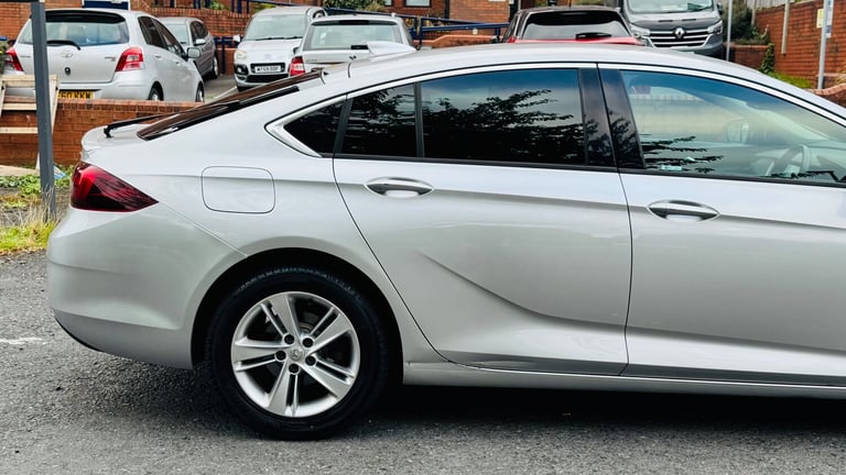 2017 Vauxhall Insignia SRI NAV 5-Door Diesel