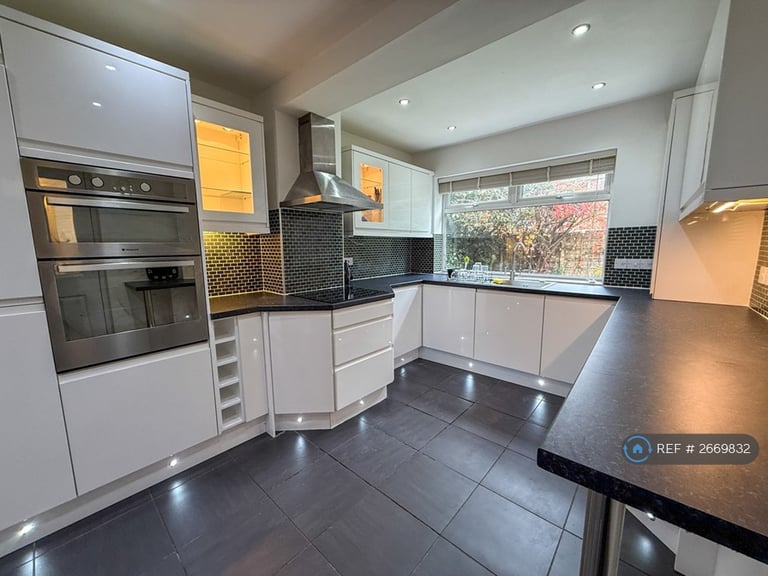 3 bedroom house in Bankside Road, Manchester, M20 (3 bed) (#2669832)