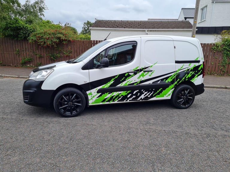 July 2017 Peugeot Partner Professional HDI Diesel Van 1560cc 100 Brake Horse Power Three Front Seats