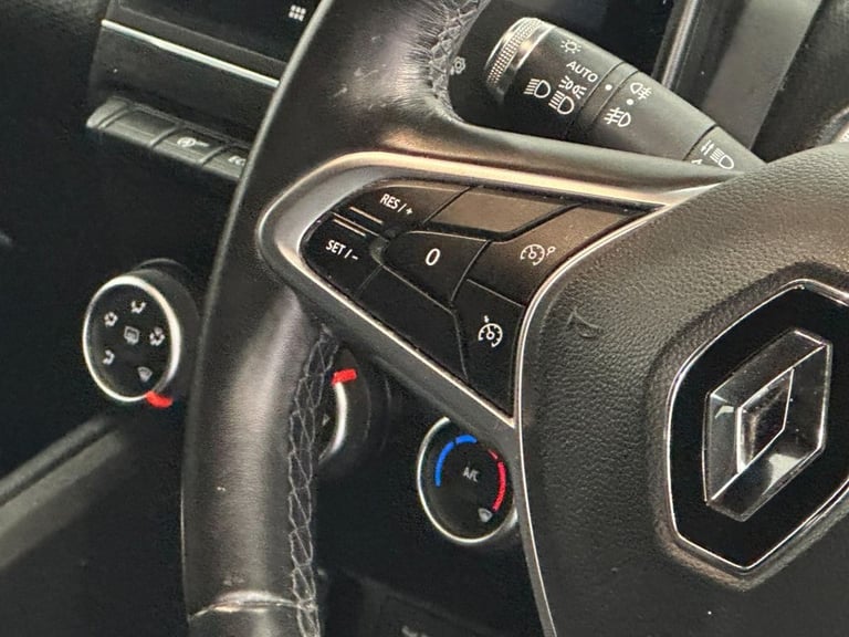 2019 Renault Clio 1.0 TCe Iconic Hatchback 5dr Petrol Manual Euro 6 (s/s) (100 ps) Hatchback Petr...