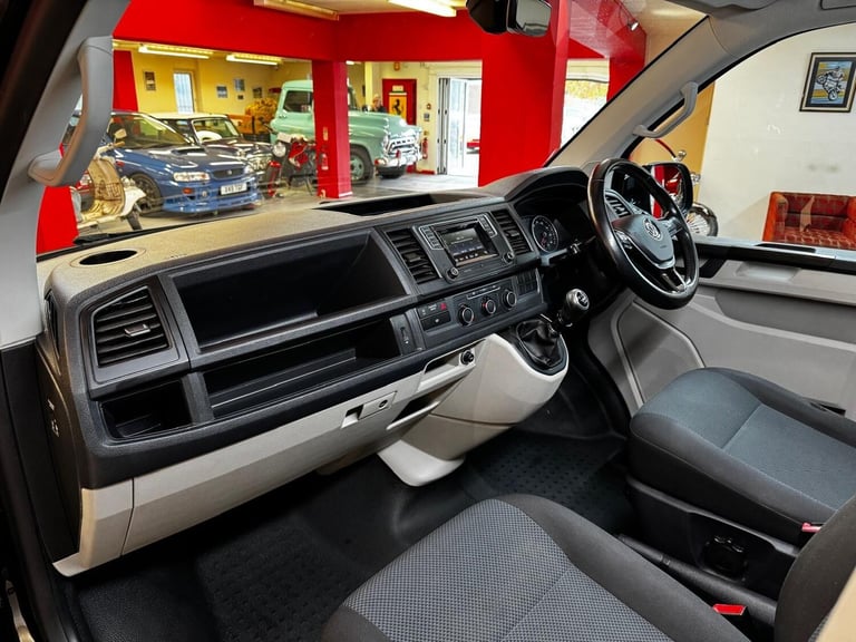 2017 Volkswagen Transporter 2.0 BiTDI T32 BlueMotion Tech Highline Kombi FWD SWB Euro 6 (s/s) 5dr...