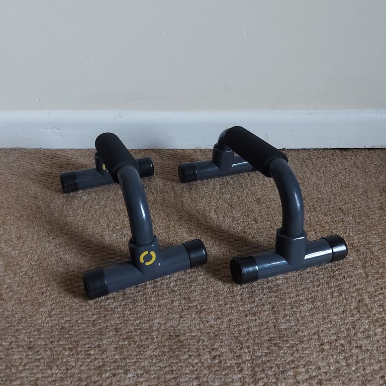 Plastic angled push up bars 