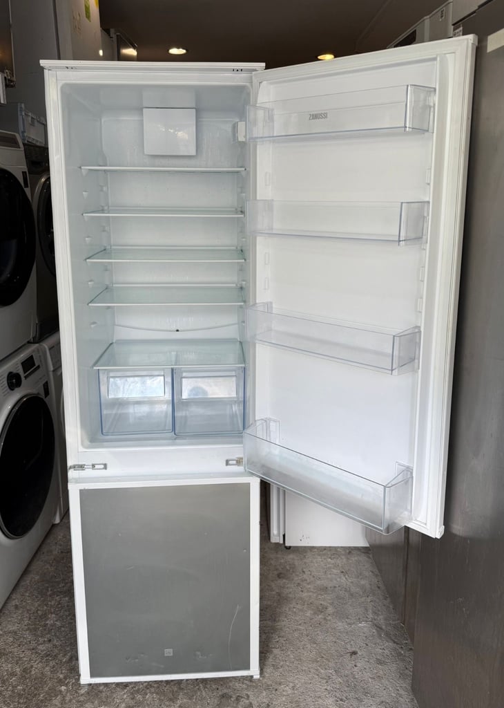 Zanussi Integrated Fridge Freezer With Free Delivery N Warranty 