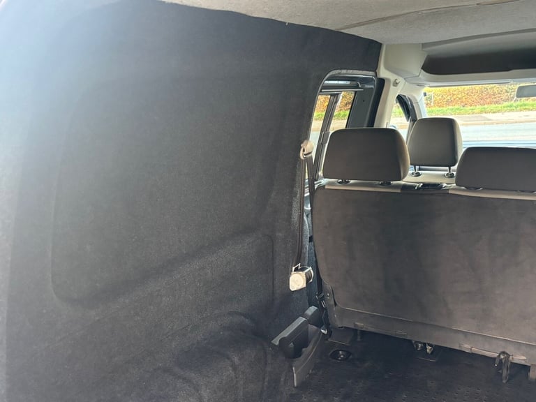 2013 Volkswagen Caddy Maxi 2.0 TDI 140PS Window Van*CREW CAB*TIMING BELT DONE*FULL SERVICE HISTOR...