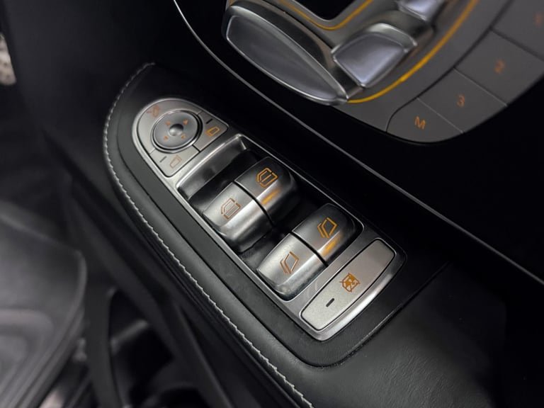 2019 Mercedes-Benz V-Class 2.0 V300d AMG Line MPV 5dr Diesel G-Tronic+ Euro 6 (s/s) 7 Seat (239 p...