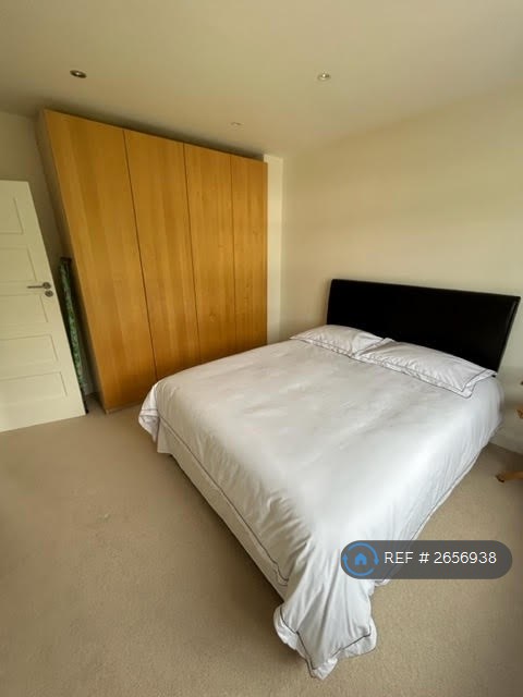 1 bedroom in Garth Road, Morden, SM4 (#2656938)