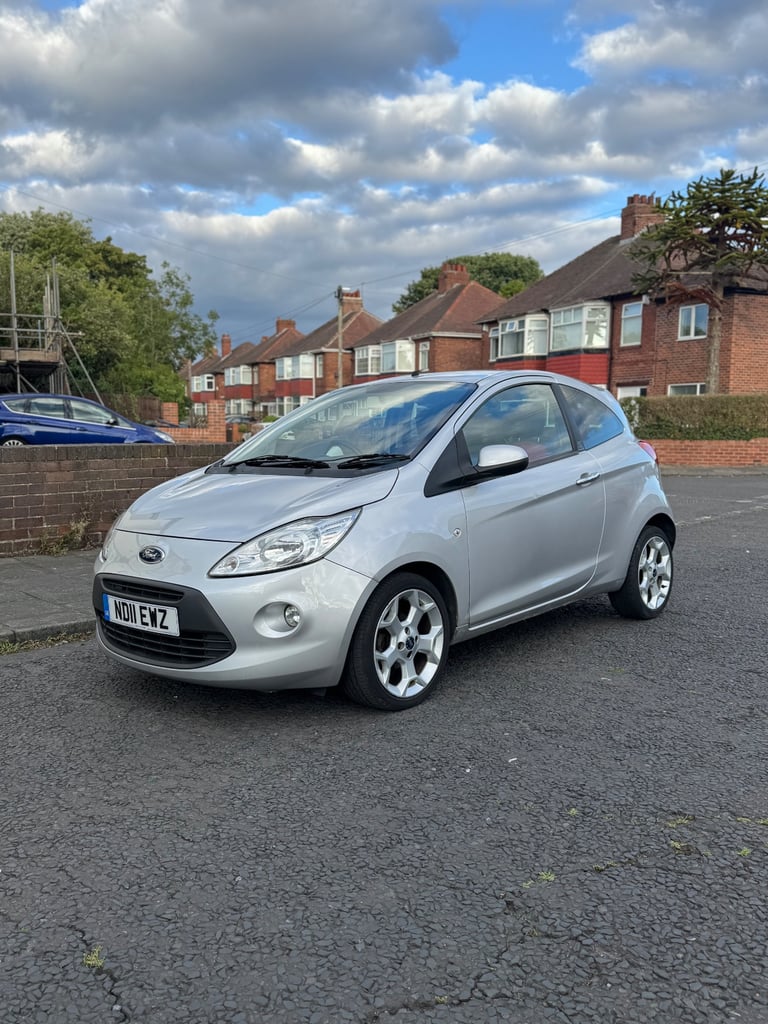 2011 FORD KA TITANIUM
