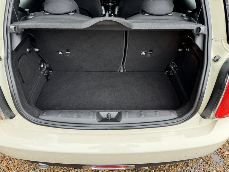 MINI HATCH 1.5 Cooper D 3-Door Hatch White Manual Diesel 2014 CHILI PACK