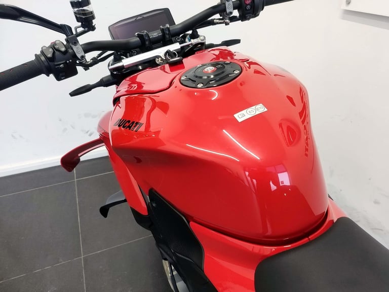 2025 Ducati Streetfighter V4S Red 562 Miles Akro Exhaust | £372 Dep & £372 pcm